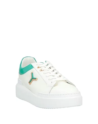https://images.styletyx.com/images/white-leather-sneakers-tonakai-13302609_2.webp