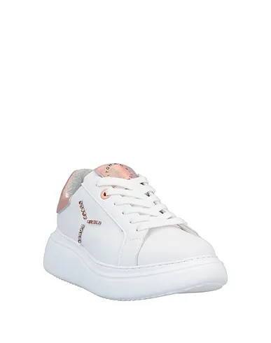 https://images.styletyx.com/images/white-leather-sneakers-tonakai-13304203_2.webp