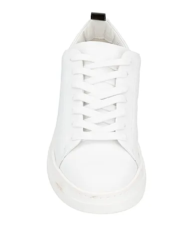 https://images.styletyx.com/images/white-leather-sneakers-tonakai-13316745_4.webp