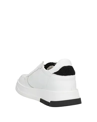 https://images.styletyx.com/images/white-leather-sneakers-tonakai-13346546_3.webp