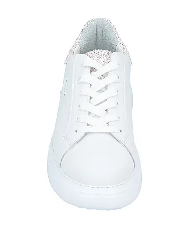 https://images.styletyx.com/images/white-leather-sneakers-tonakai-1906776916_4.webp