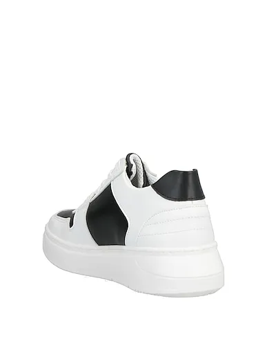 https://images.styletyx.com/images/white-leather-sneakers-tsd12-13714633_3.webp