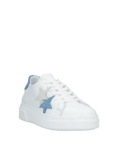 https://images.styletyx.com/images/white-leather-sneakers-tsd12-2650391_2.webp
