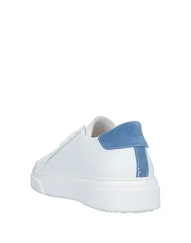 https://images.styletyx.com/images/white-leather-sneakers-tsd12-2650391_3.webp