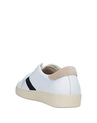 https://images.styletyx.com/images/white-leather-sneakers-tsd12-2657252_3.webp
