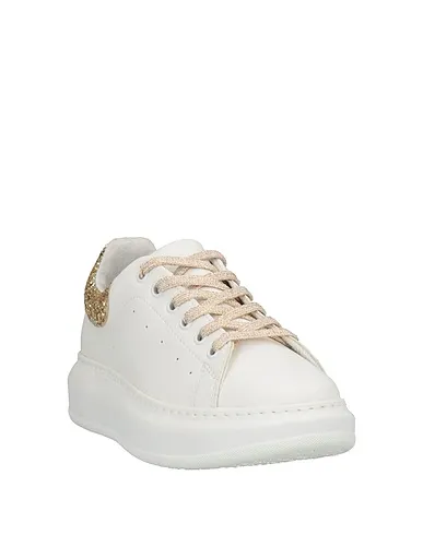 https://images.styletyx.com/images/white-leather-sneakers-vitamina-tu-13230499_2.webp
