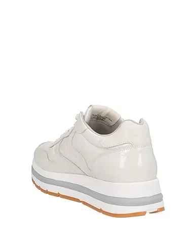 https://images.styletyx.com/images/white-leather-sneakers-voile-blanche-1004914478_3.webp