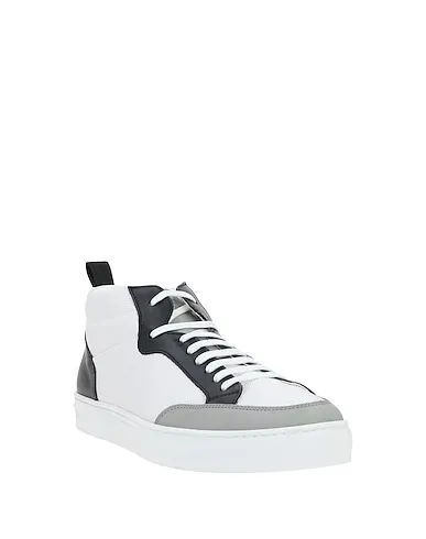 https://images.styletyx.com/images/white-leather-sneakers-ylati-1622929_2.webp