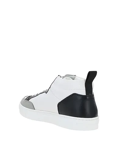 https://images.styletyx.com/images/white-leather-sneakers-ylati-1622929_3.webp