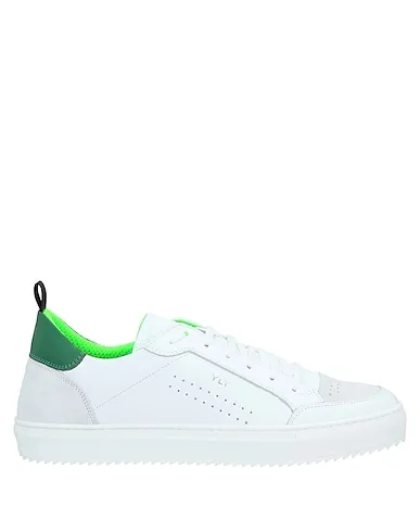 https://images.styletyx.com/images/white-leather-sneakers-ylati-1628879_1.webp
