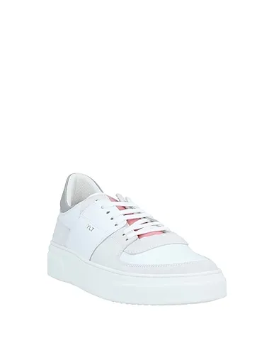 https://images.styletyx.com/images/white-leather-sneakers-ylati-1709633_2.webp