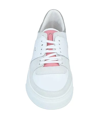 https://images.styletyx.com/images/white-leather-sneakers-ylati-1709633_4.webp