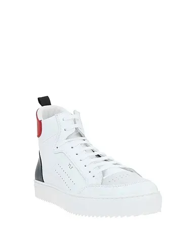 https://images.styletyx.com/images/white-leather-sneakers-ylati-591723_2.webp