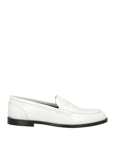 https://images.styletyx.com/images/white-loafers-boemos-1635013_1.webp