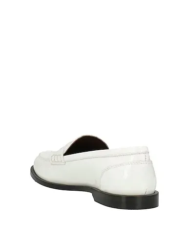https://images.styletyx.com/images/white-loafers-boemos-1635013_3.webp