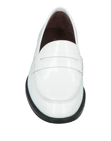 https://images.styletyx.com/images/white-loafers-boemos-1635013_4.webp
