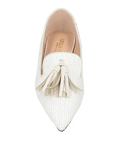 https://images.styletyx.com/images/white-loafers-giulia-neri-1003869010_4.webp