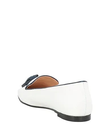 https://images.styletyx.com/images/white-loafers-giulia-neri-1224267398_3.webp