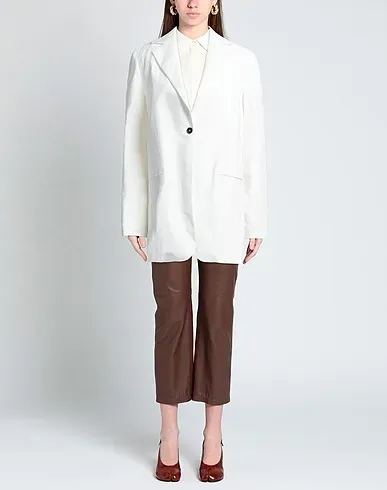 https://images.styletyx.com/images/white-plain-weave-blazer-laviepure-maison-873333778_2.webp