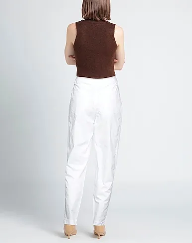 https://images.styletyx.com/images/white-plain-weave-casual-pants-alberta-ferretti-218683143_3.webp