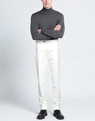 https://images.styletyx.com/images/white-plain-weave-casual-pants-eleventy-1491648857_2.webp