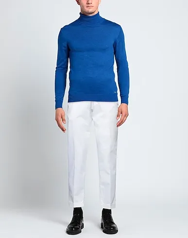 https://images.styletyx.com/images/white-plain-weave-casual-pants-ferrante-13181725_2.webp