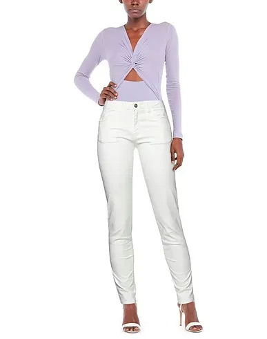 https://images.styletyx.com/images/white-plain-weave-casual-pants-fracomina-1700036_2.webp