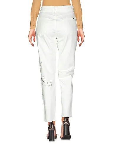 https://images.styletyx.com/images/white-plain-weave-casual-pants-jonny-q-13265676_3.webp