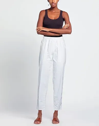 https://images.styletyx.com/images/white-plain-weave-casual-pants-noir-n-bleu-13170283_2.webp