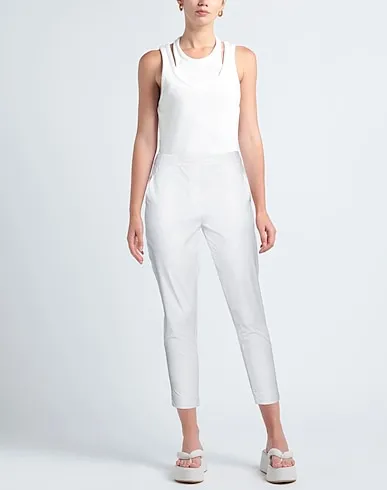https://images.styletyx.com/images/white-plain-weave-casual-pants-tadaski-13312295_2.webp