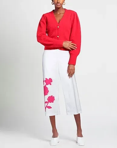 https://images.styletyx.com/images/white-plain-weave-cropped-pants-culottes-rose-a-pois-13176210_2.webp
