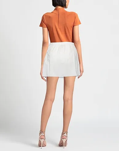 https://images.styletyx.com/images/white-plain-weave-mini-skirt-douuod-13136281_3.webp