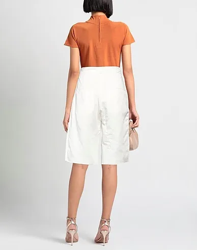 https://images.styletyx.com/images/white-plain-weave-shorts-bermuda-marc-point-13079934_3.webp