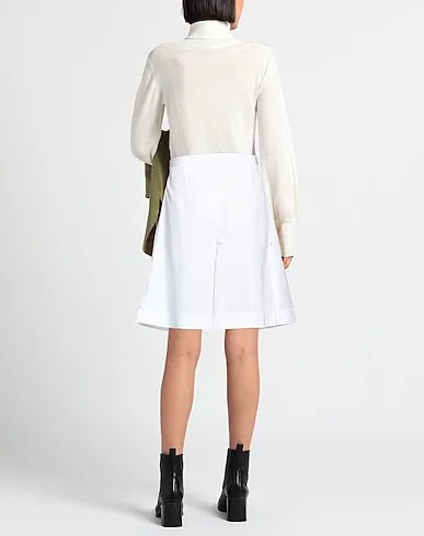 https://images.styletyx.com/images/white-plain-weave-shorts-bermuda-rochas-13144936_3.webp
