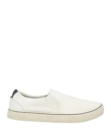 https://images.styletyx.com/images/white-plain-weave-sneakers-satorisan-13148465_1.webp