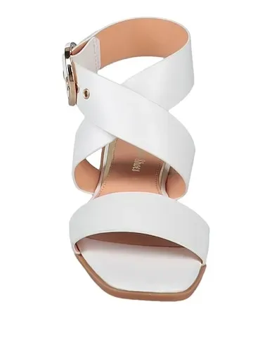 https://images.styletyx.com/images/white-sandals-geneve-1688624_4.webp