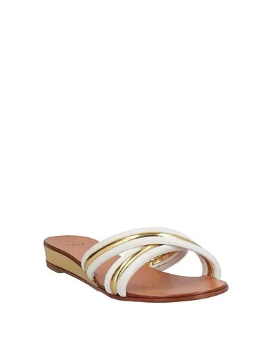https://images.styletyx.com/images/white-sandals-hazy-3252686_2.webp