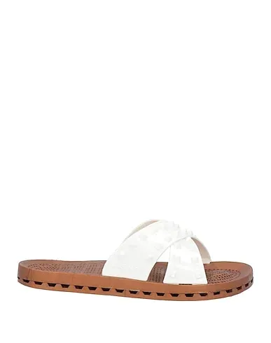https://images.styletyx.com/images/white-sandals-sensi-1225020532_1.webp