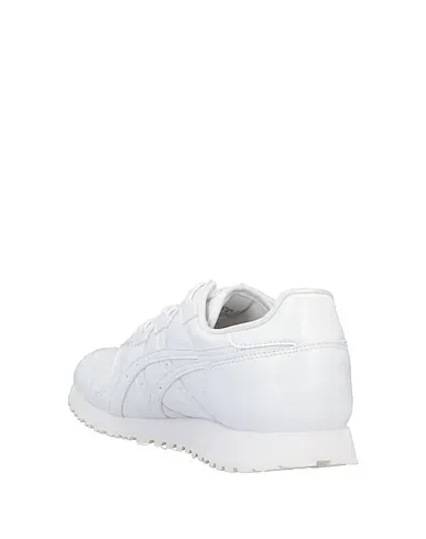 https://images.styletyx.com/images/white-sneakers-comme-des-garcons-x-asics-3255695_3.webp