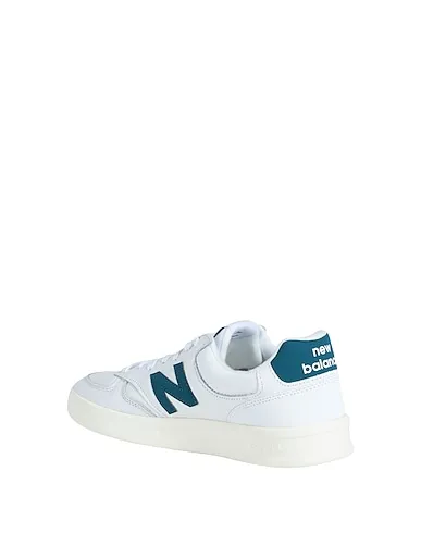 https://images.styletyx.com/images/white-sneakers-ct300v3-new-balance-13030864_3.webp