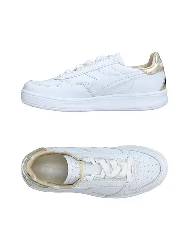 https://images.styletyx.com/images/white-sneakers-diadora-heritage-1369081_1.webp