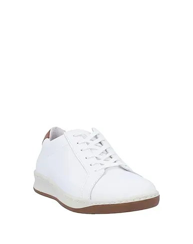 https://images.styletyx.com/images/white-sneakers-eleventy-13527880_2.webp