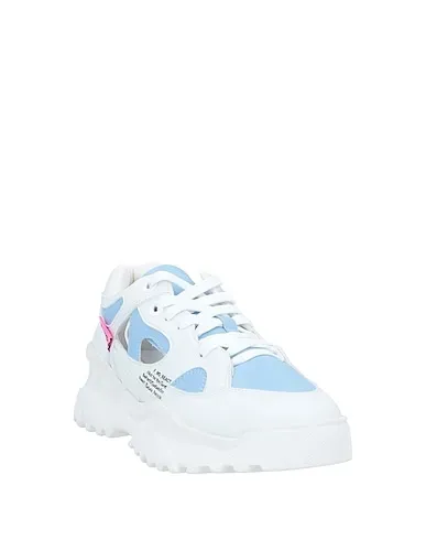 https://images.styletyx.com/images/white-sneakers-f-wd-1350657_2.webp