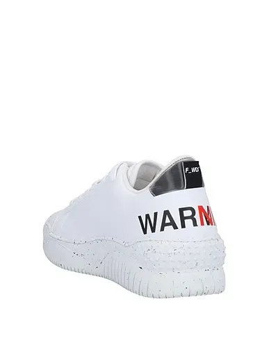 https://images.styletyx.com/images/white-sneakers-f-wd-2943791_3.webp