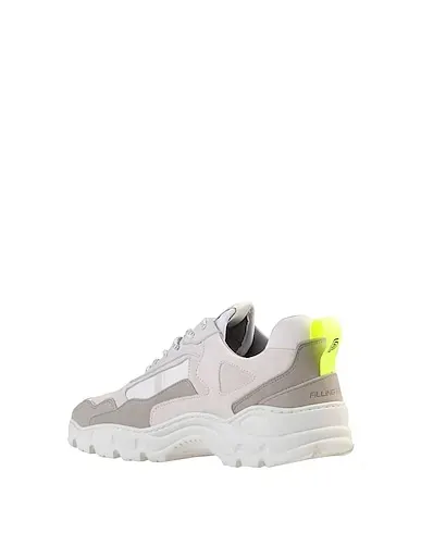 https://images.styletyx.com/images/white-sneakers-filling-pieces-933297_3.webp