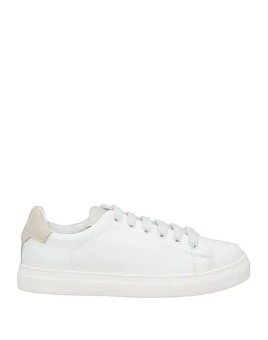 https://images.styletyx.com/images/white-sneakers-l4k3-13219512_1.webp