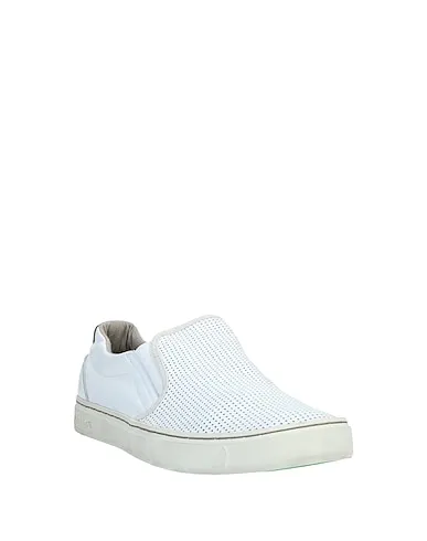 https://images.styletyx.com/images/white-sneakers-satorisan-13180769_2.webp