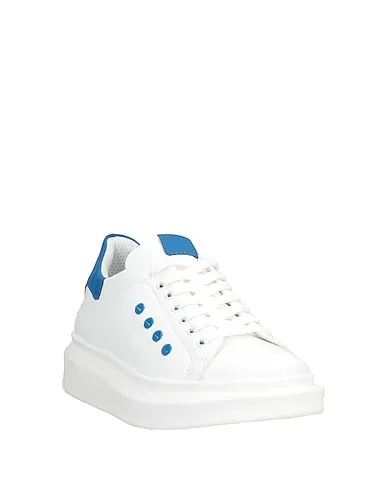 https://images.styletyx.com/images/white-sneakers-tsd12-2657957_2.webp