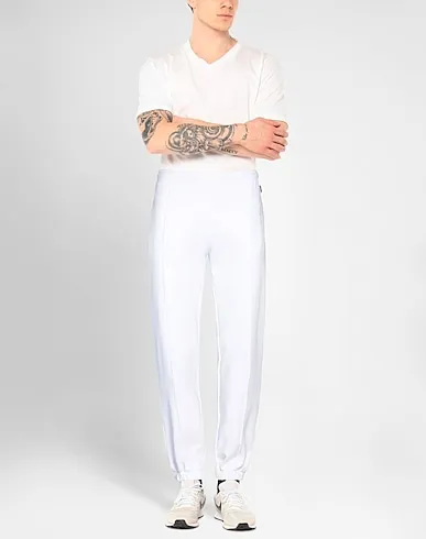 https://images.styletyx.com/images/white-sweatshirt-casual-pants-iuter-2866557_2.webp