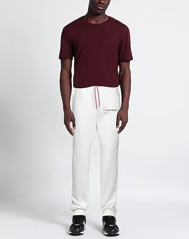 https://images.styletyx.com/images/white-sweatshirt-casual-pants-rever-paris-13178883_2.webp